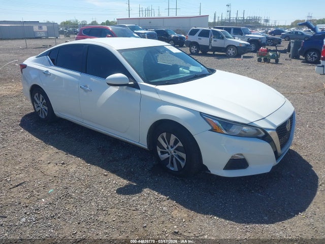 Salvage Nissan Altima Image