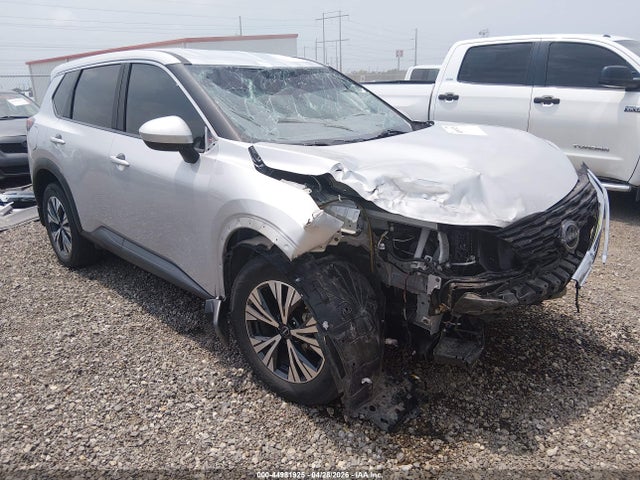 Salvage Nissan Rogue Image