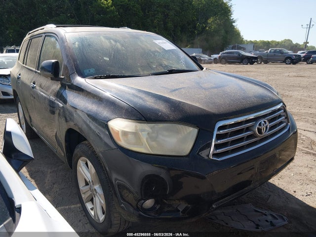Salvage Toyota Highlander Image