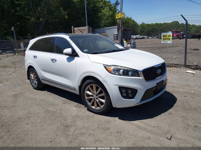 Salvage Kia Sorento Image