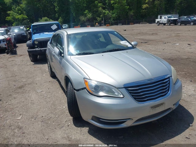 Salvage Chrysler 200 Image