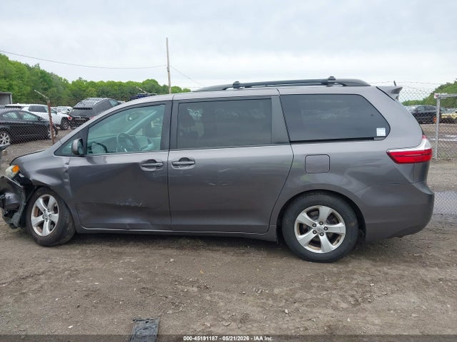 Toyota Sienna Le 8 Passenger