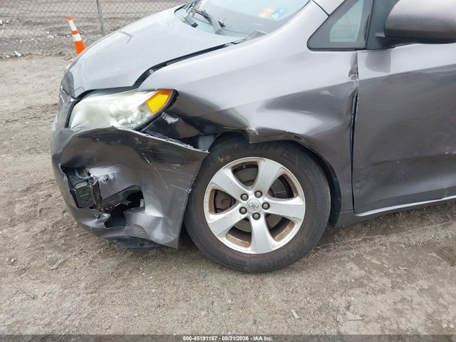 Toyota Sienna Le 8 Passenger