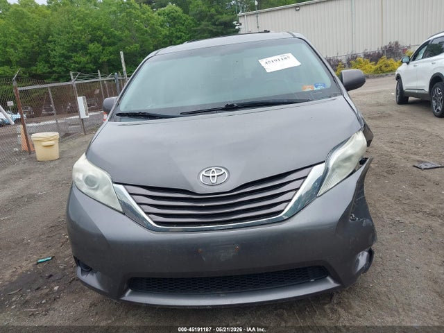 Toyota Sienna Le 8 Passenger