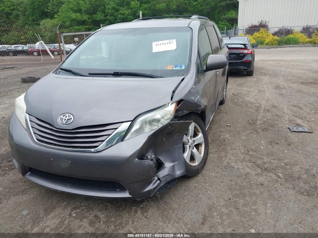 Toyota Sienna Le 8 Passenger