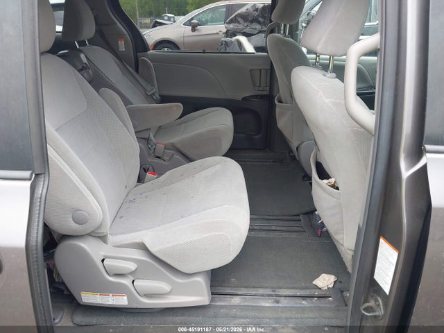 Toyota Sienna Le 8 Passenger