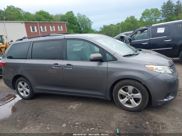 Toyota Sienna Le 8 Passenger