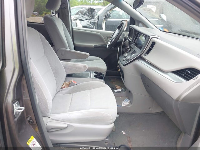 Toyota Sienna Le 8 Passenger