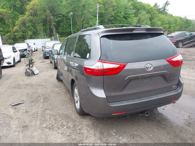 Toyota Sienna Le 8 Passenger