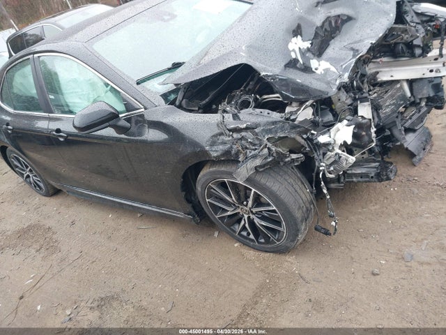 Salvage Toyota Camry Image