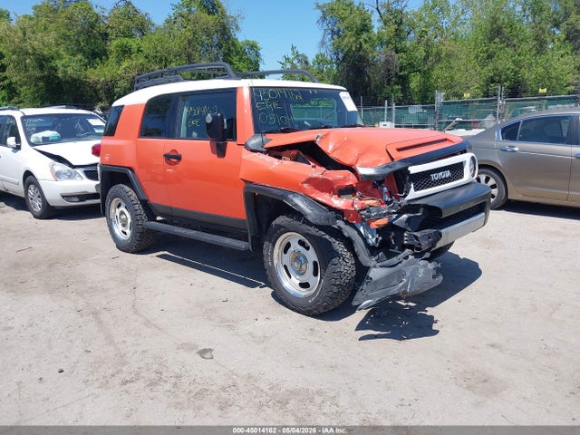 Salvage Toyota FJ Cruiser Image