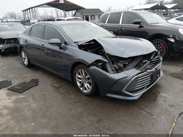 Salvage Toyota Avalon Image