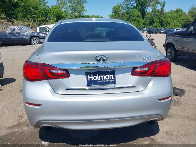 INFINITI Q70 3.7