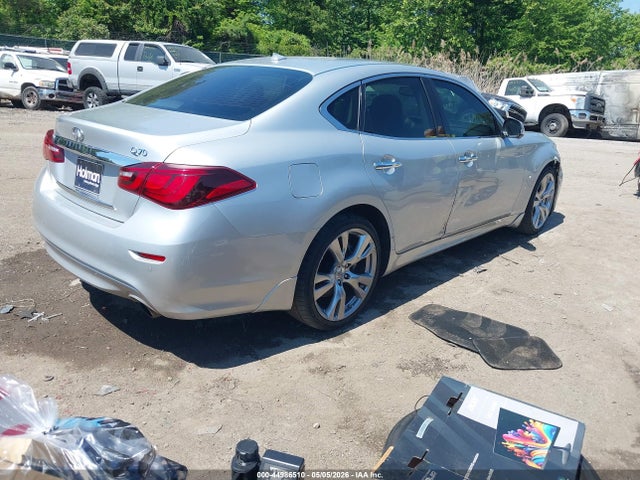 INFINITI Q70 3.7