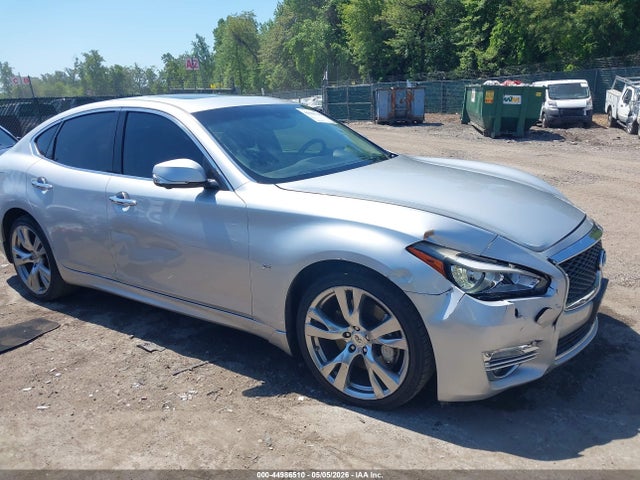 INFINITI Q70 3.7
