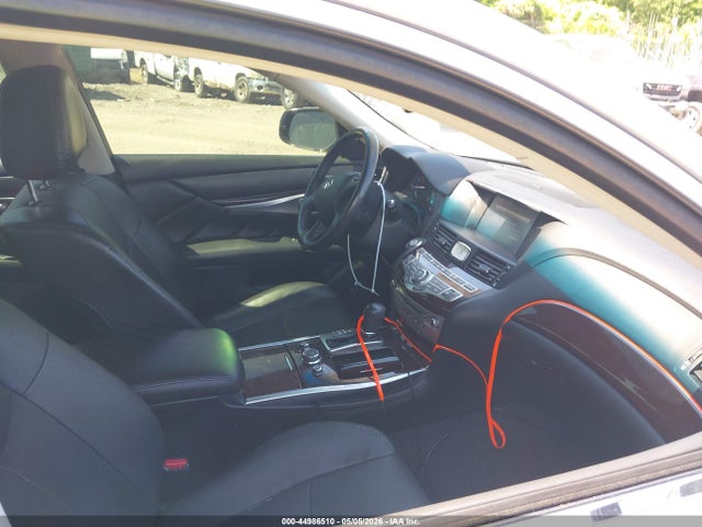 INFINITI Q70 3.7