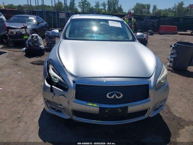 INFINITI Q70 3.7
