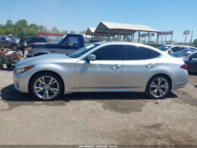 INFINITI Q70 3.7