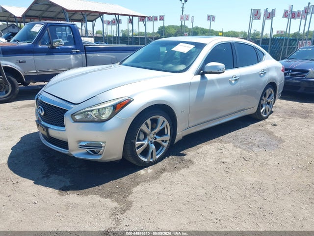 INFINITI Q70 3.7