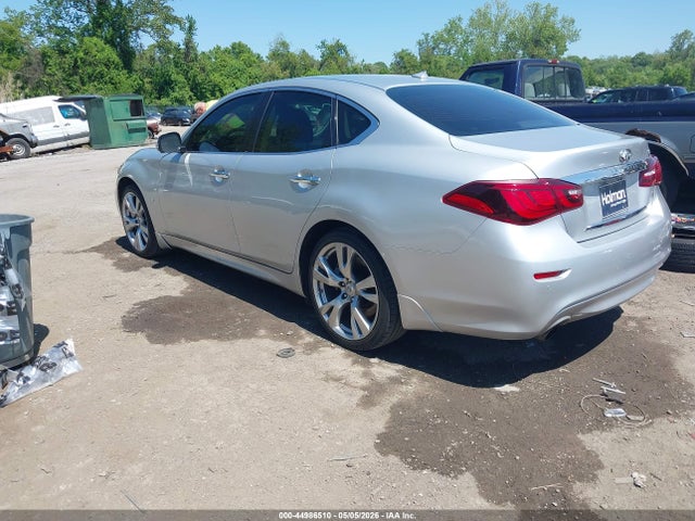 INFINITI Q70 3.7
