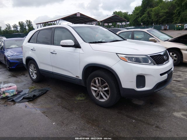 Salvage Kia Sorento Image