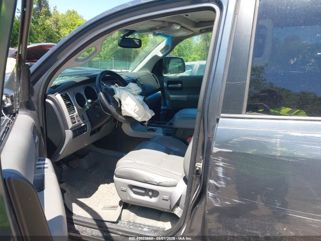 Toyota Sequoia Platinum 5.7l V8