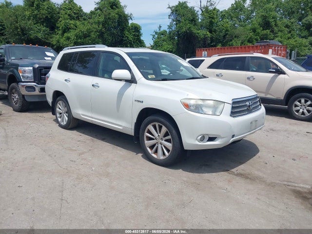 Salvage Toyota Highlander Image