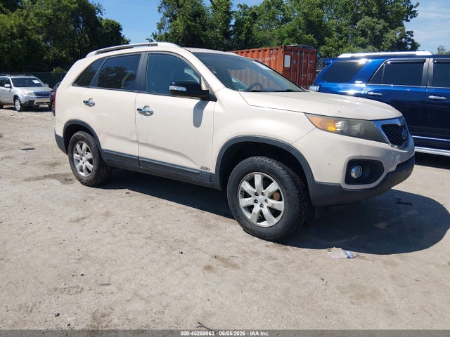 Salvage Kia Sorento Image