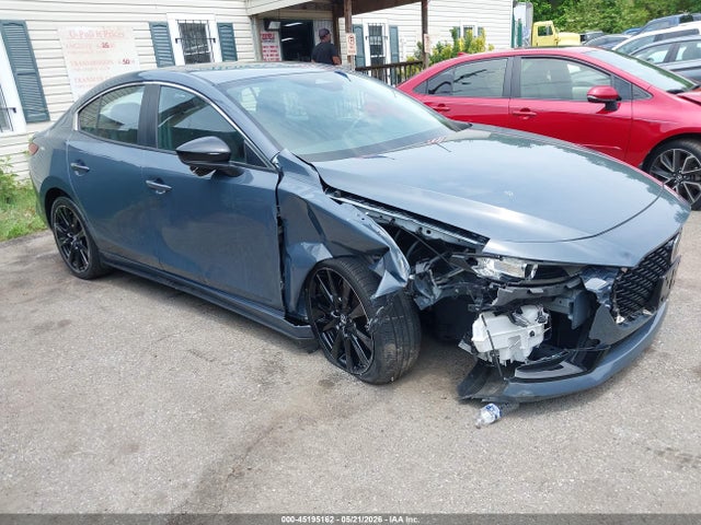 Salvage Mazda Mazda3 Image