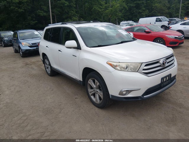Salvage Toyota Highlander Image