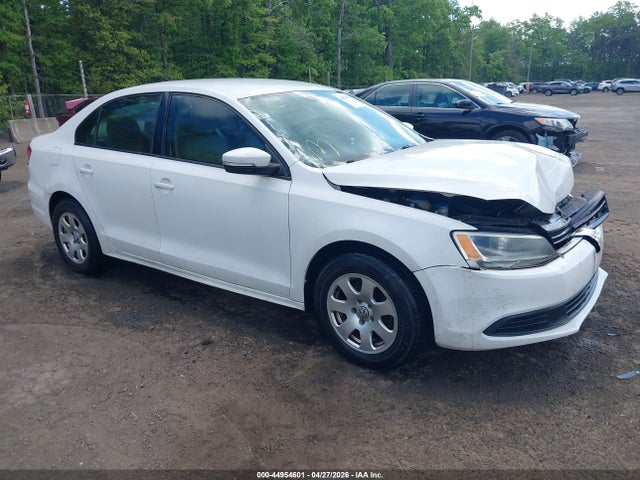 Salvage Volkswagen Jetta Image