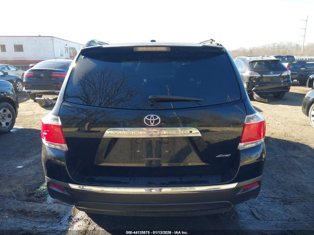 Toyota Highlander Base V6