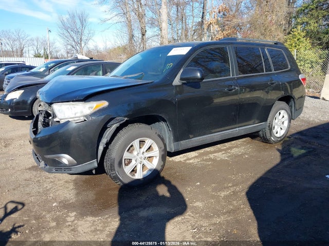 Toyota Highlander Base V6