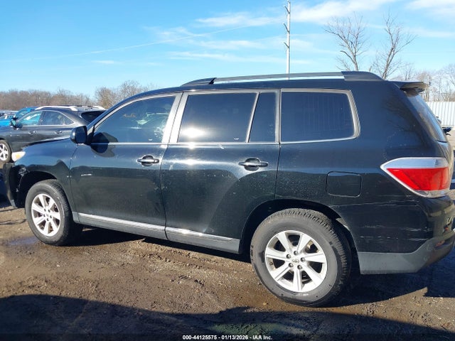 Toyota Highlander Base V6