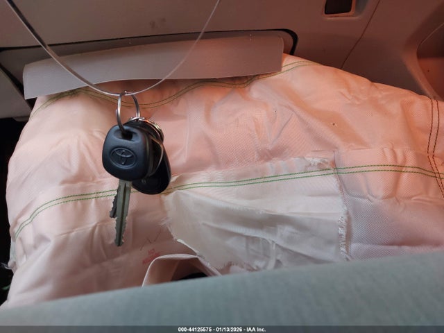 Toyota Highlander Base V6