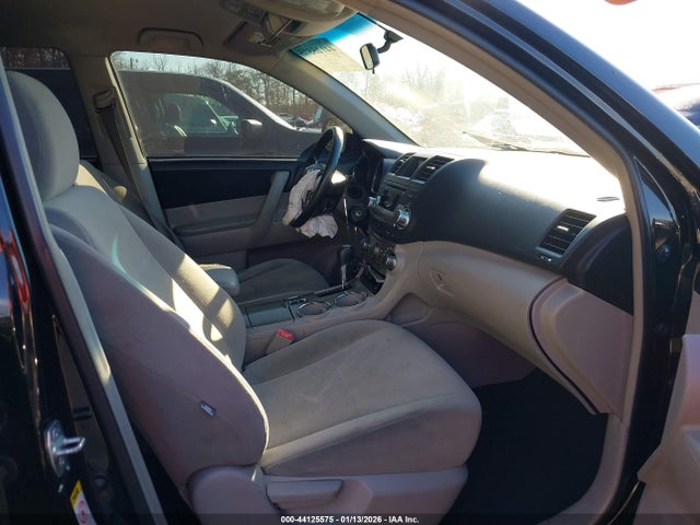 Toyota Highlander Base V6