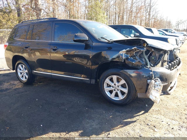 Salvage Toyota Highlander Image