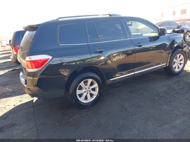 Toyota Highlander Base V6