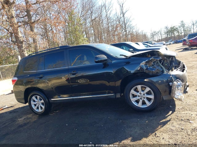 Toyota Highlander Base V6