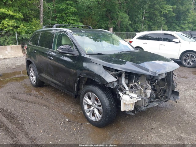 Salvage Toyota Highlander Image