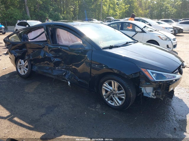 Salvage Hyundai ELANTRA Image