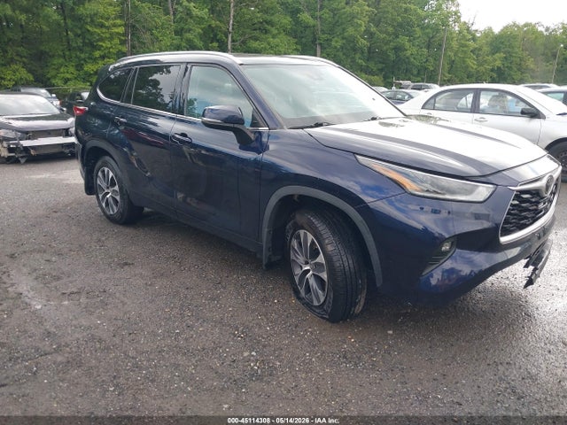 Salvage Toyota Highlander Image