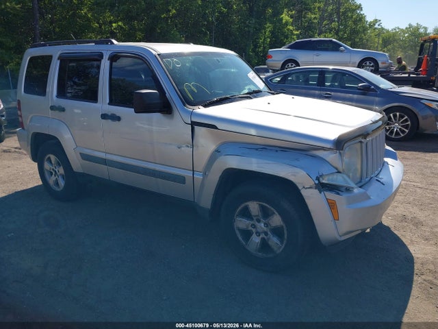 Salvage Jeep Liberty Image
