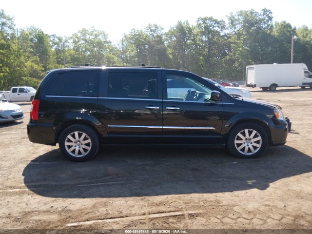 Chrysler Town & Country Touring