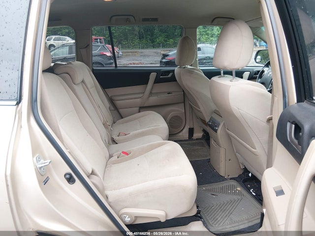 Toyota Highlander Base V6