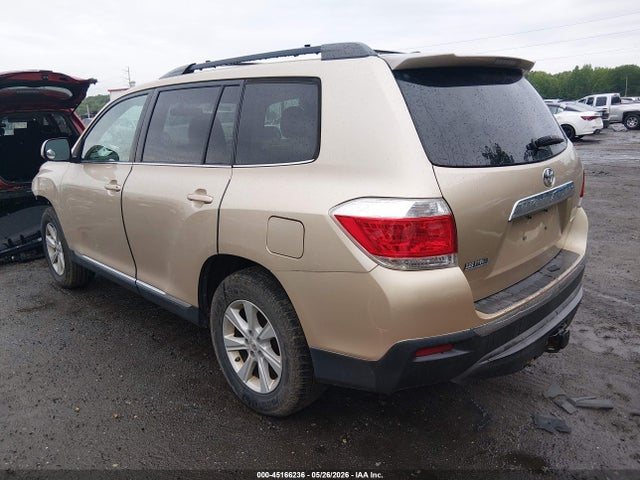 Toyota Highlander Base V6