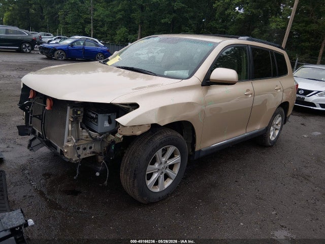 Toyota Highlander Base V6