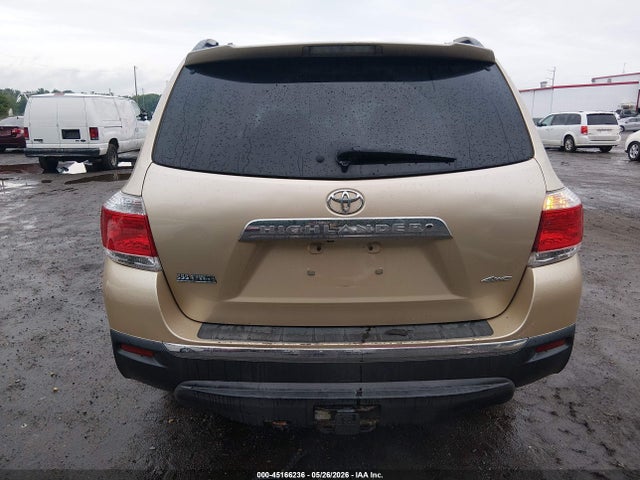 Toyota Highlander Base V6