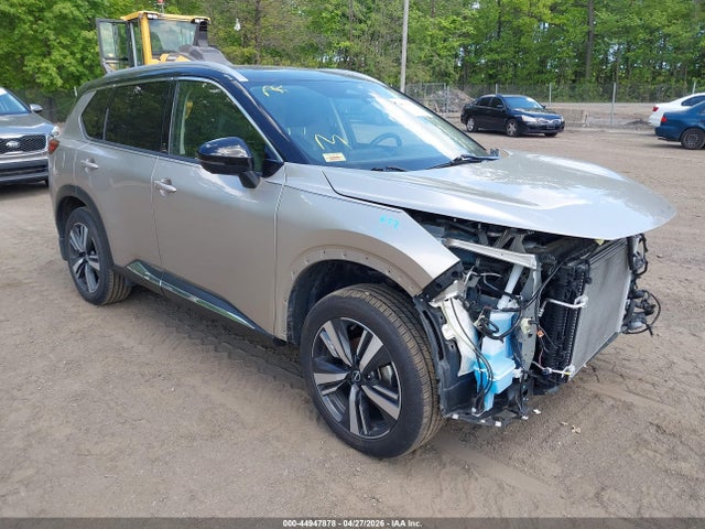 Salvage Nissan Rogue Image