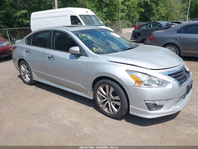 Salvage Nissan Altima Image